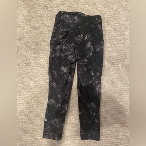 Lulu lemon swift speed High rise crop in Aquila black multi